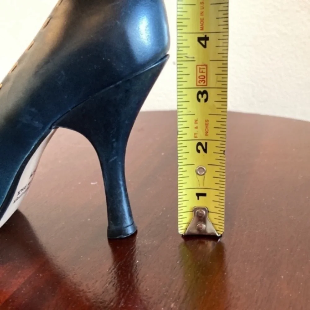 Vintage Y2K dark blue pumps heels with white stitching 6.5